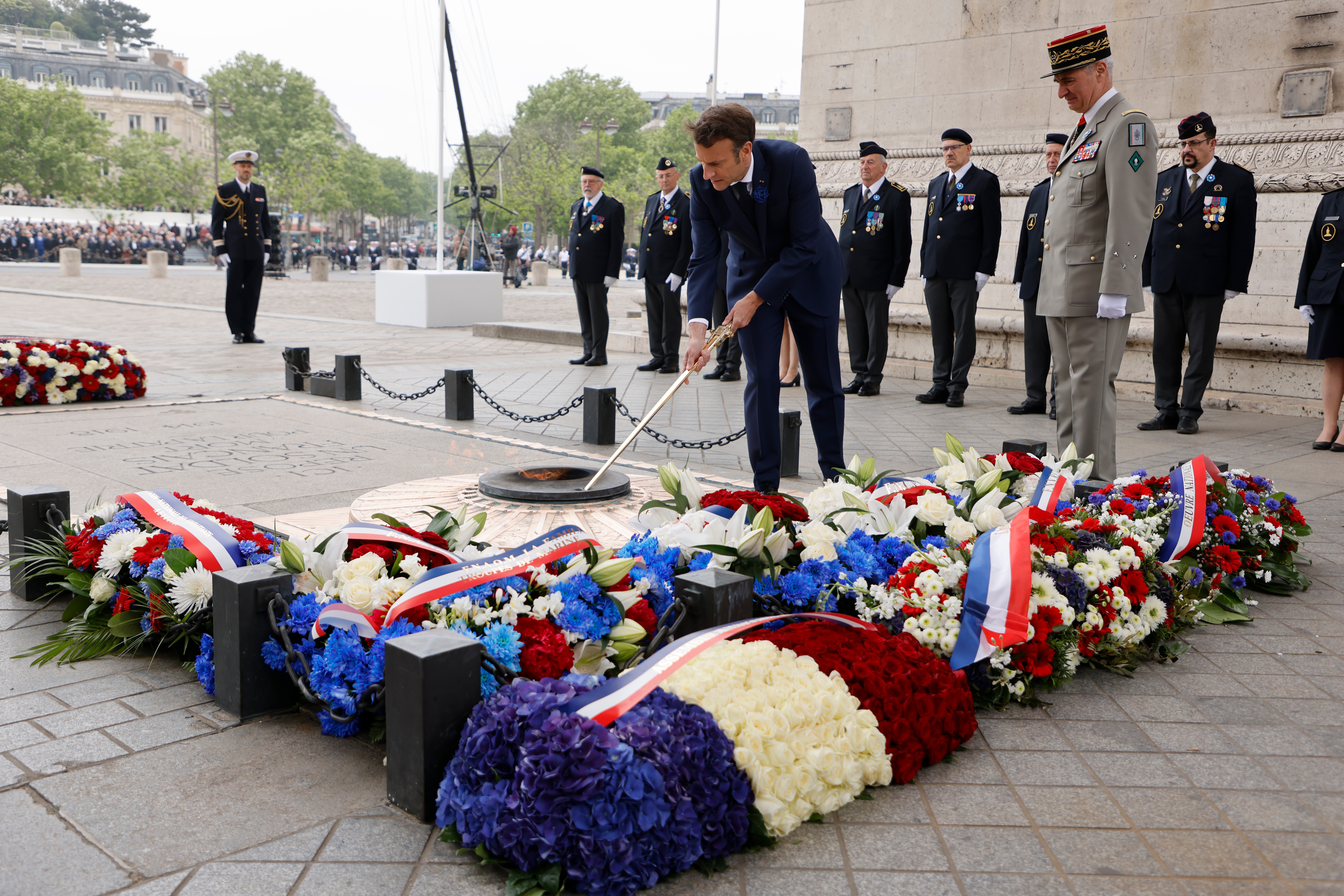 Macron conmemora el armisticio de la Segunda Guerra Mundial en París
