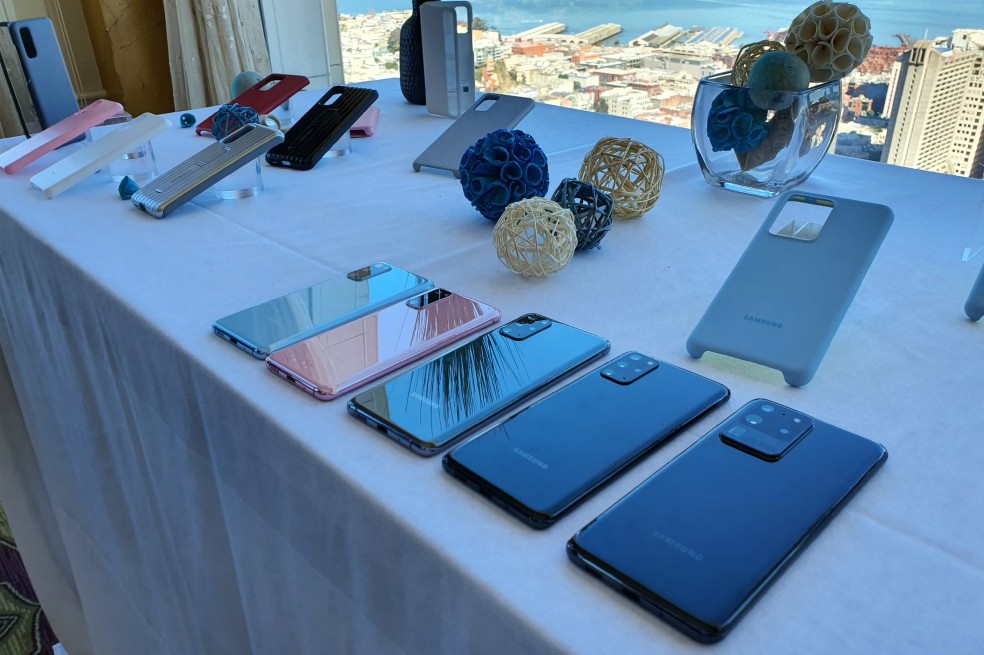 Así lucen los tres dispositivos de la línea S. El Galaxy S20, el S20 Plus y el S20 Ultra.El Espectador.La línea incluye un sistema de cámara ultra inteligente llamada “Nona-binning” que toma grupos de 9 pixeles y los junta para crear uno solo. Es decir, permite capturar más información para garantizar una mayor definición en las imágenes. De hecho, según Samsung, esta tecnología es tres veces superior a la del S10.