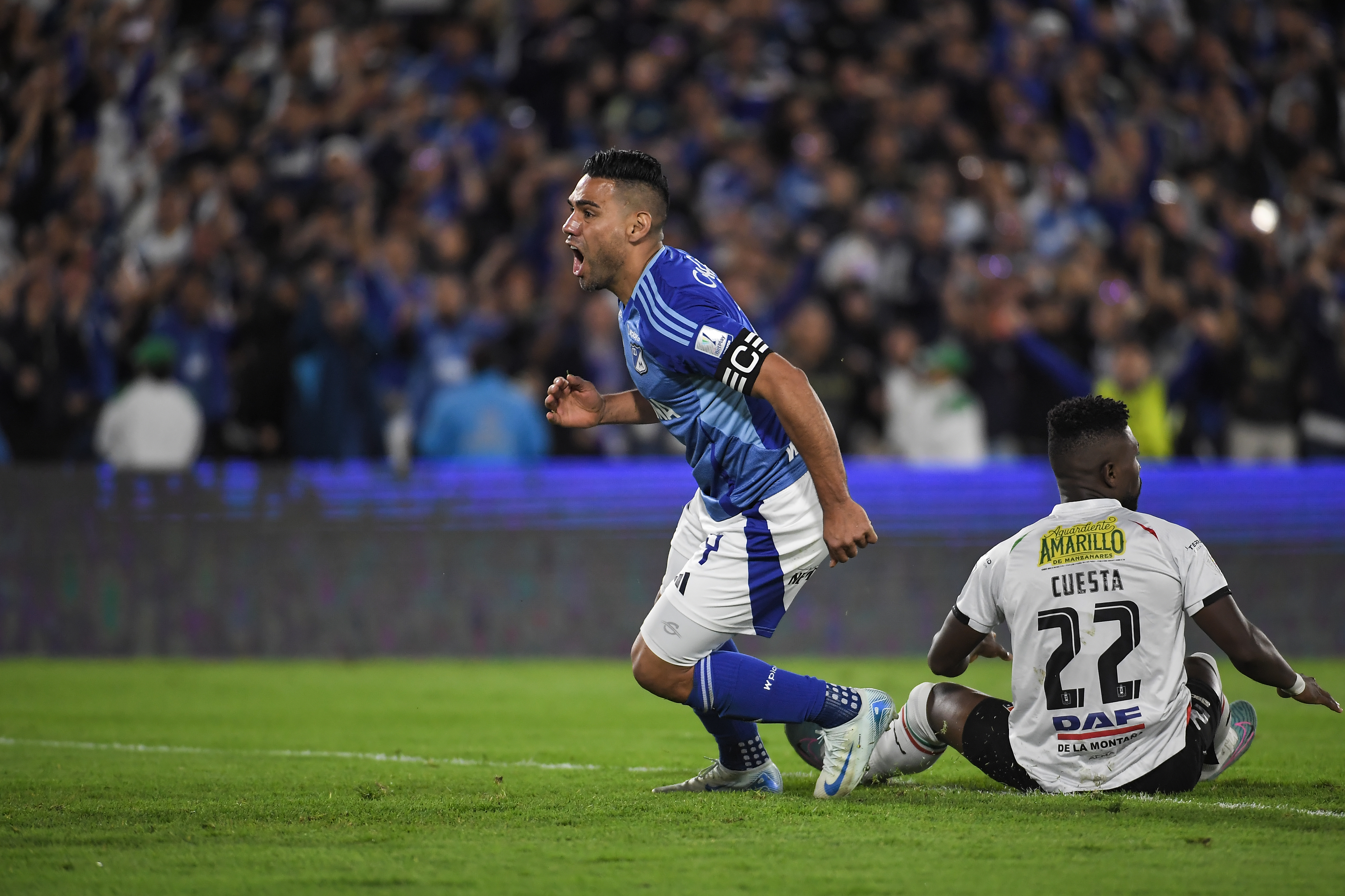 Jugador de Millonarios durante el compromiso ante Once Caldas en el Estadio El Campin de Bogotá