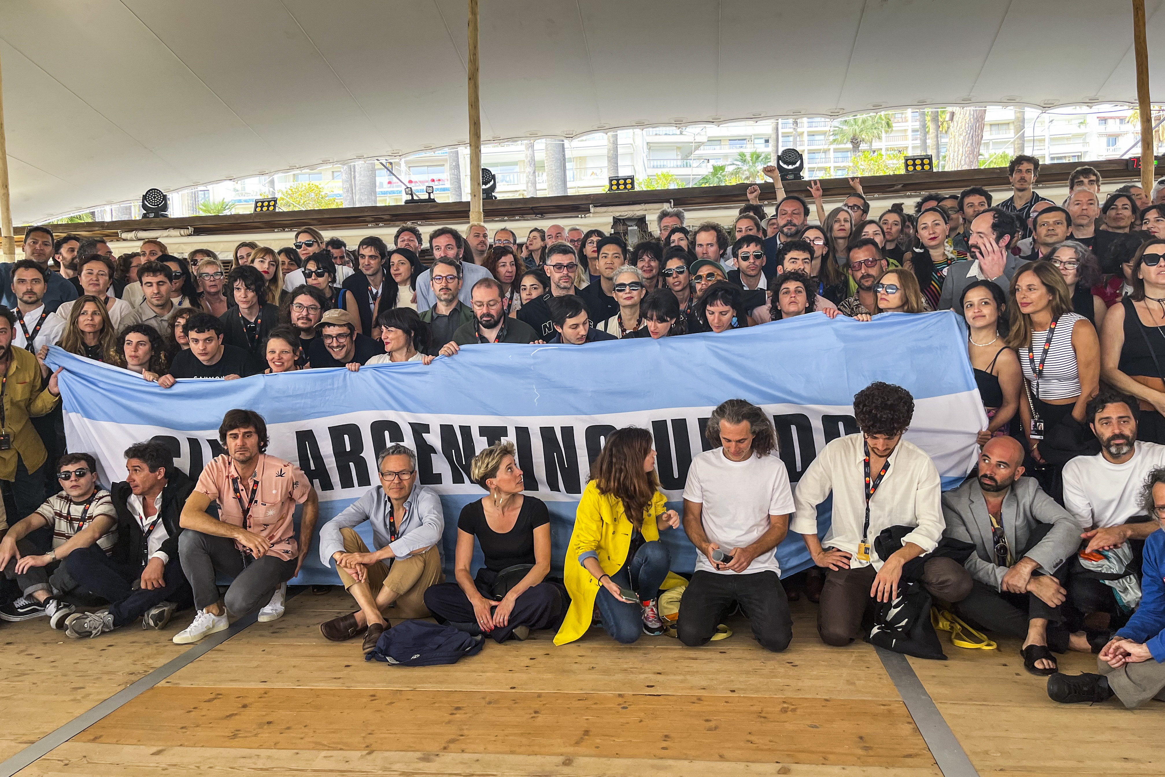 El cine argentino protesta en Cannes: “Milei promueve hambre e ignorancia”