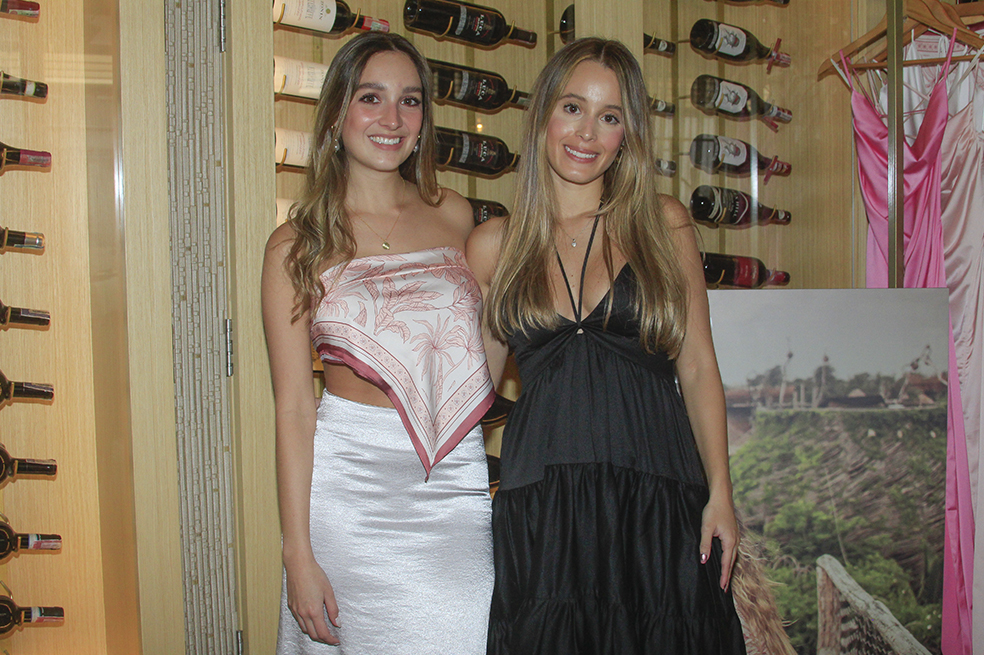 Maria Alejandra Lopez-Michelle Salazar FLove Tionary colección Laura Tobon
