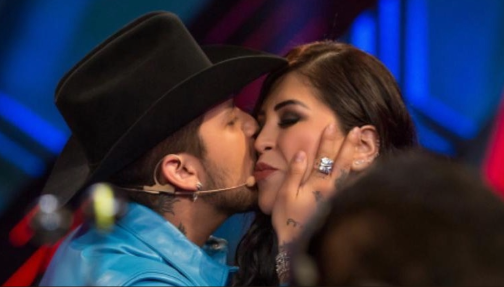 Mamá de Christian Nodal desató fuerte polémica ¿Se puso del lado de Cazzu?