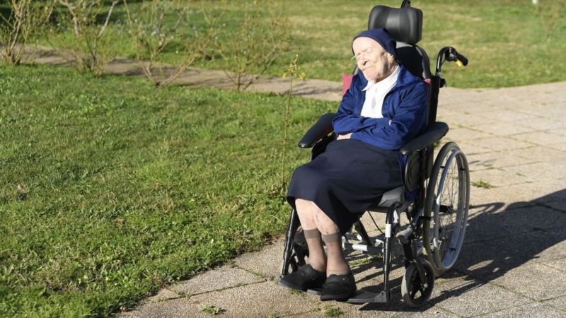 La persona más anciana del mundo falleció este martes 17 de enero de 2023 a los 118 años mientras dormía en un hogar de ancianos del que hacía parte