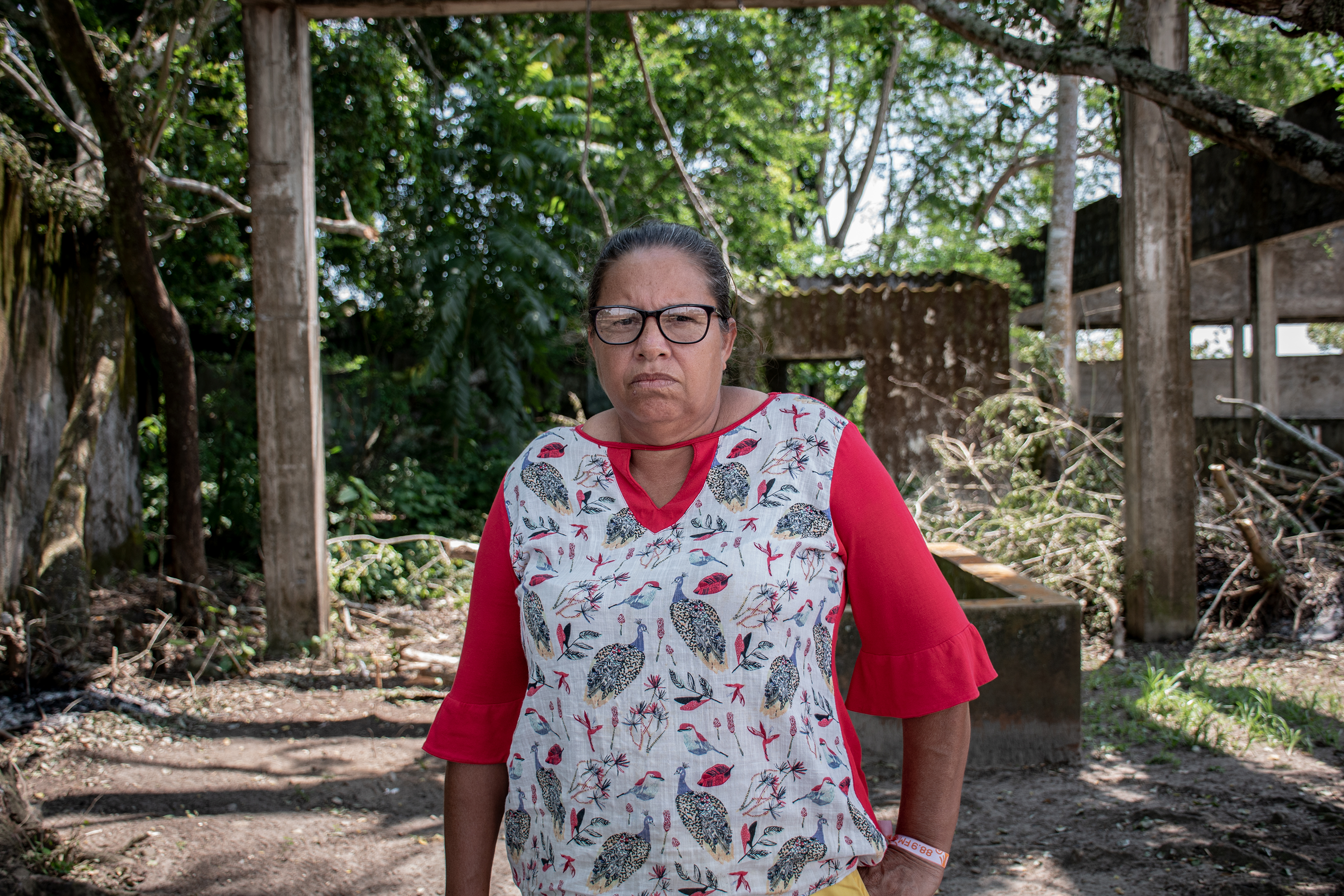 Damaris Sánchez, víctima de desplazamiento, recuerda con mucho dolor la zozobra con la que vivieron los años más duros de la confrontación. Tras el retorno, sin embargo ha vivido muchas necesidades por lo que reclama mayor apoyo y presencia estatal.