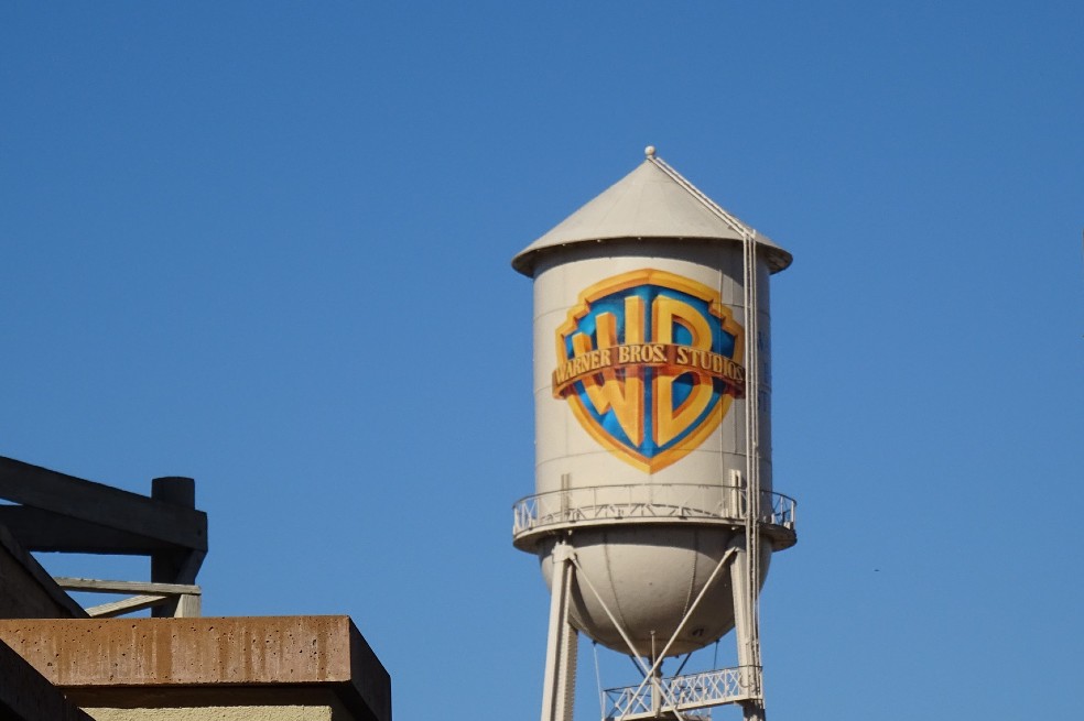 Cineastas de Hollywood evalúan demandar a Warner Bros. por estrenos online