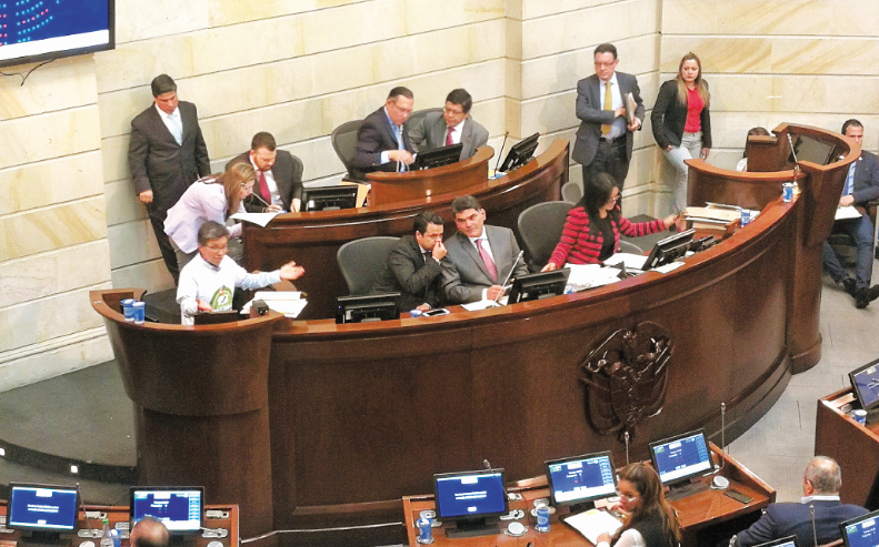 Consulta anticorrupción se enreda en el Senado