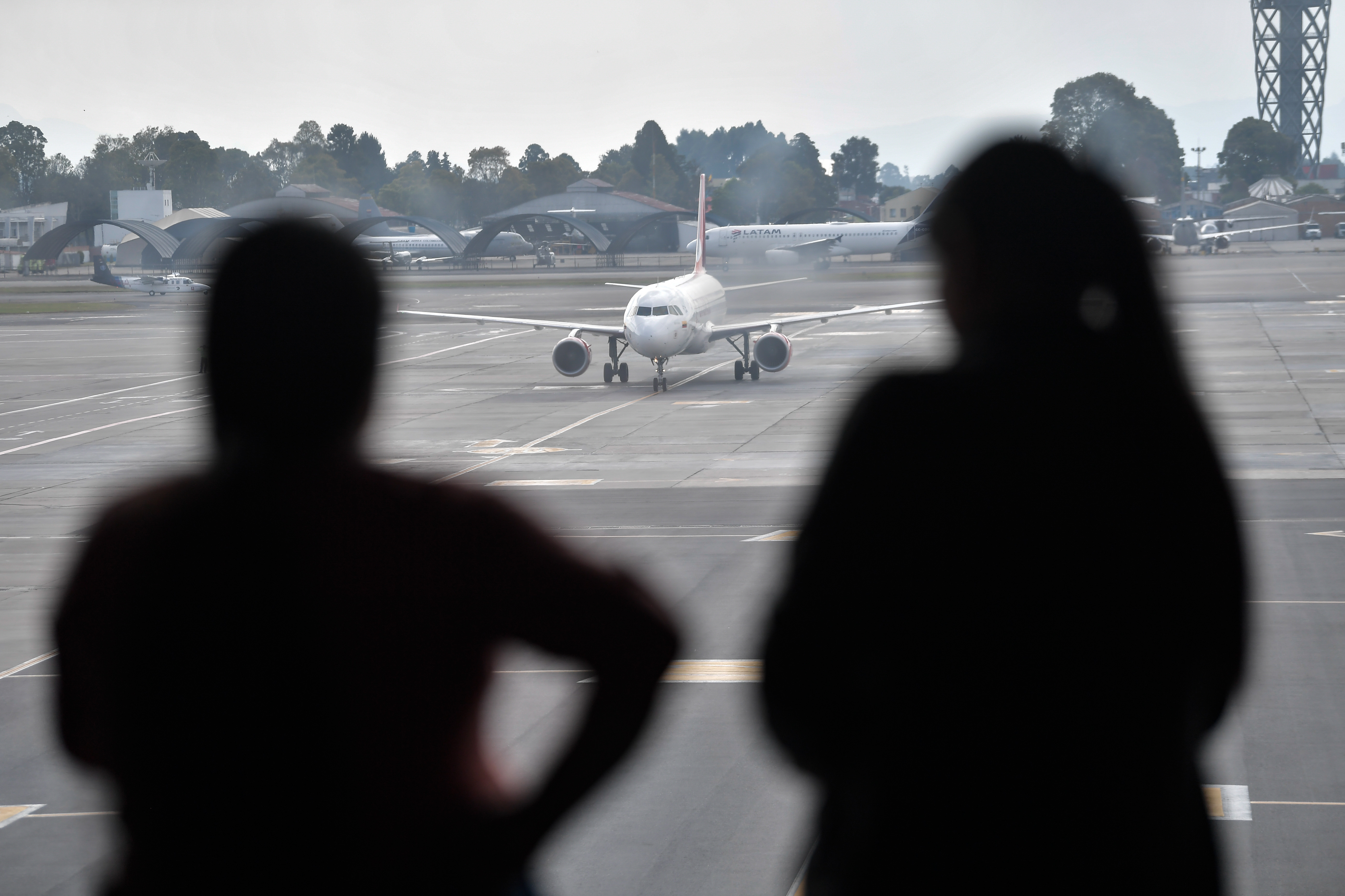 Emergencia aérea en Bogotá: avión militar pidió regresar tras despegar de El Dorado