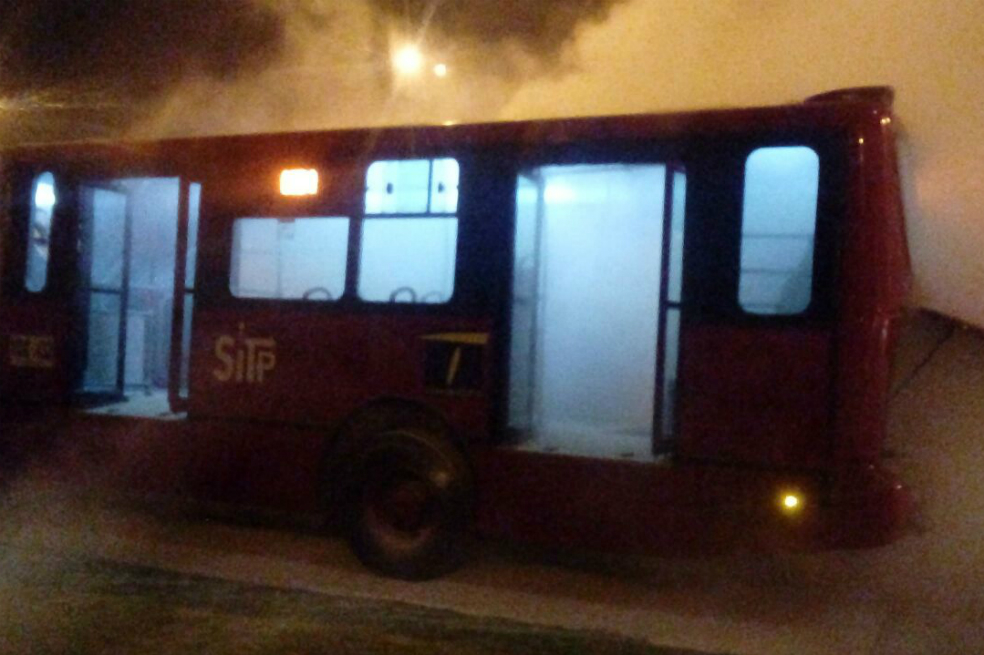 Incendio en un bus de Transmilenio deja seis heridos