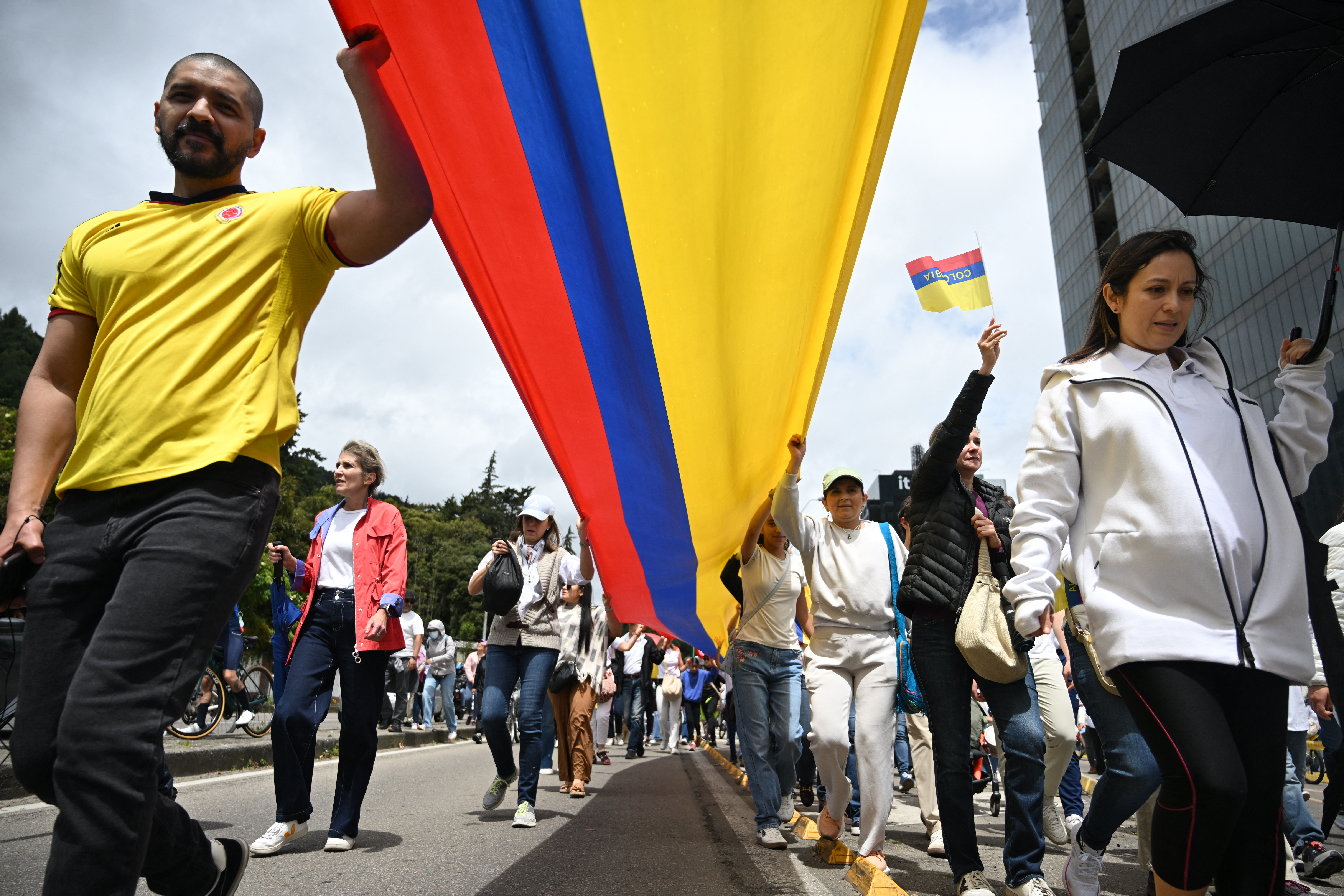 Marcha rechazo atentado Miguel Uribe