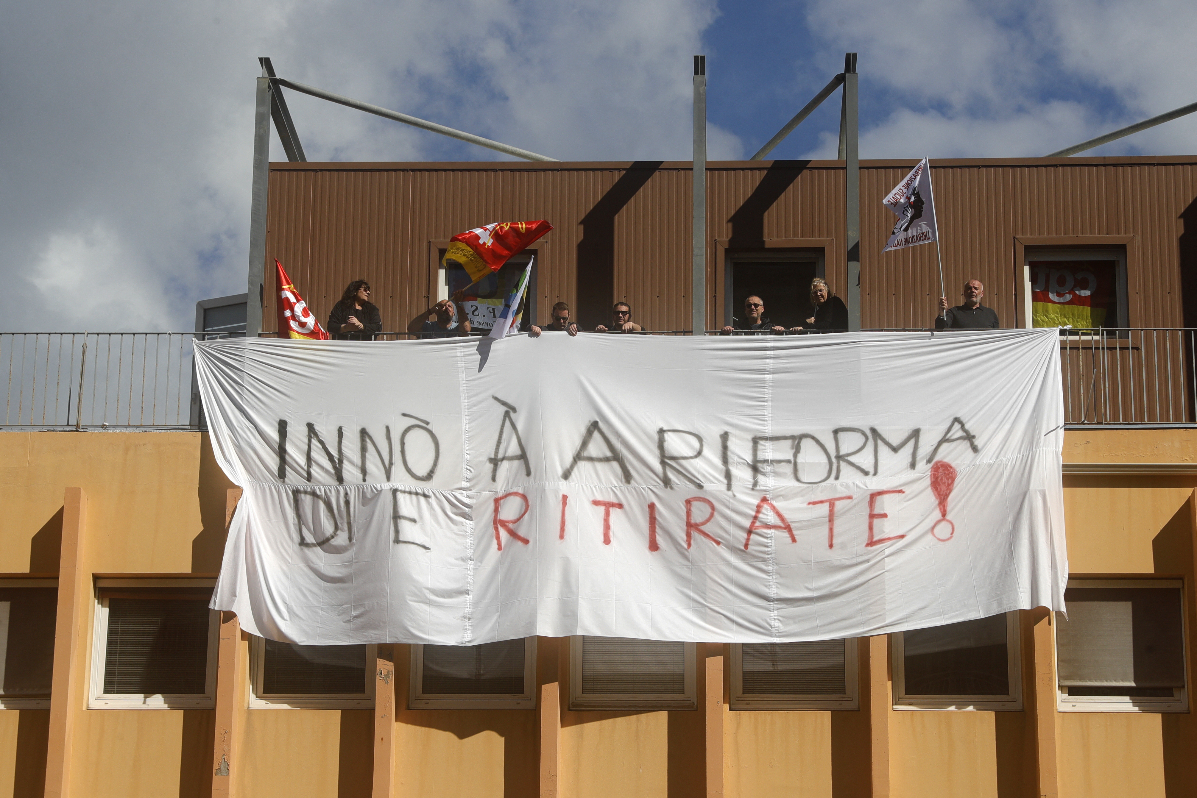 Francia se prepara para un gran paro antirreforma pensional este martes