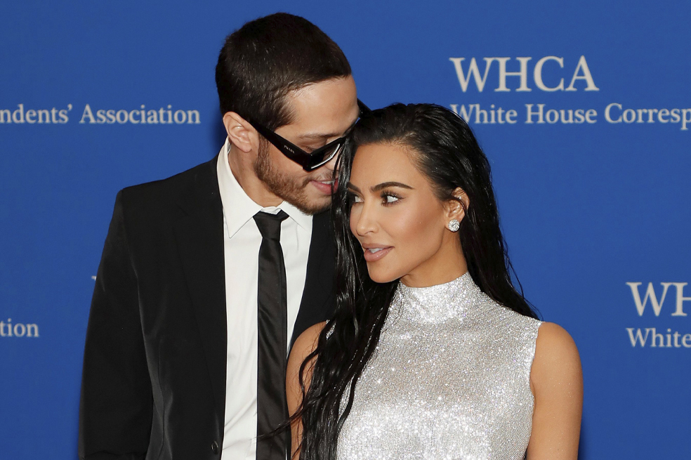 La modelo Kim Kardashian esperó 6 meses antes de presentarles a sus hijos a su nuevo novio, Pete Davidson. Estos fueron sus motivos