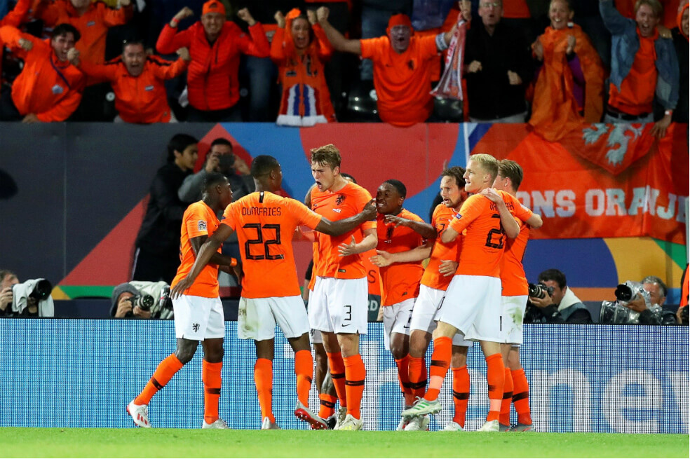 Los jugadores de la selección holandesa celebran su triunfo sobre Inglaterra. / EFE