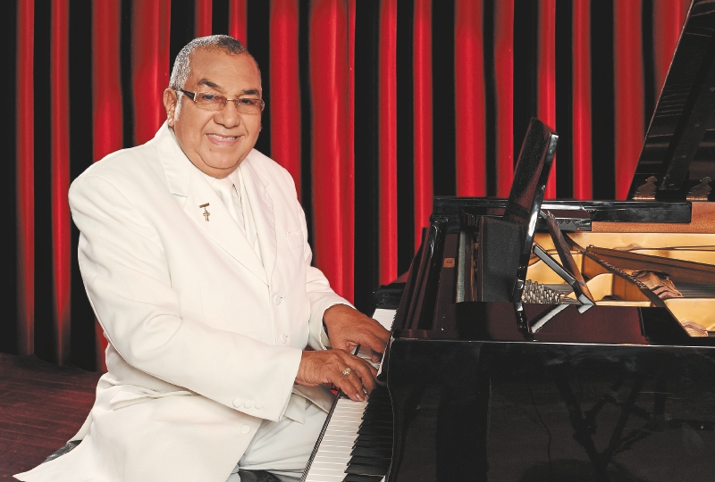 Fernando Gil y Alci Acosta, juntos en nueva versión de “No renunciaré”