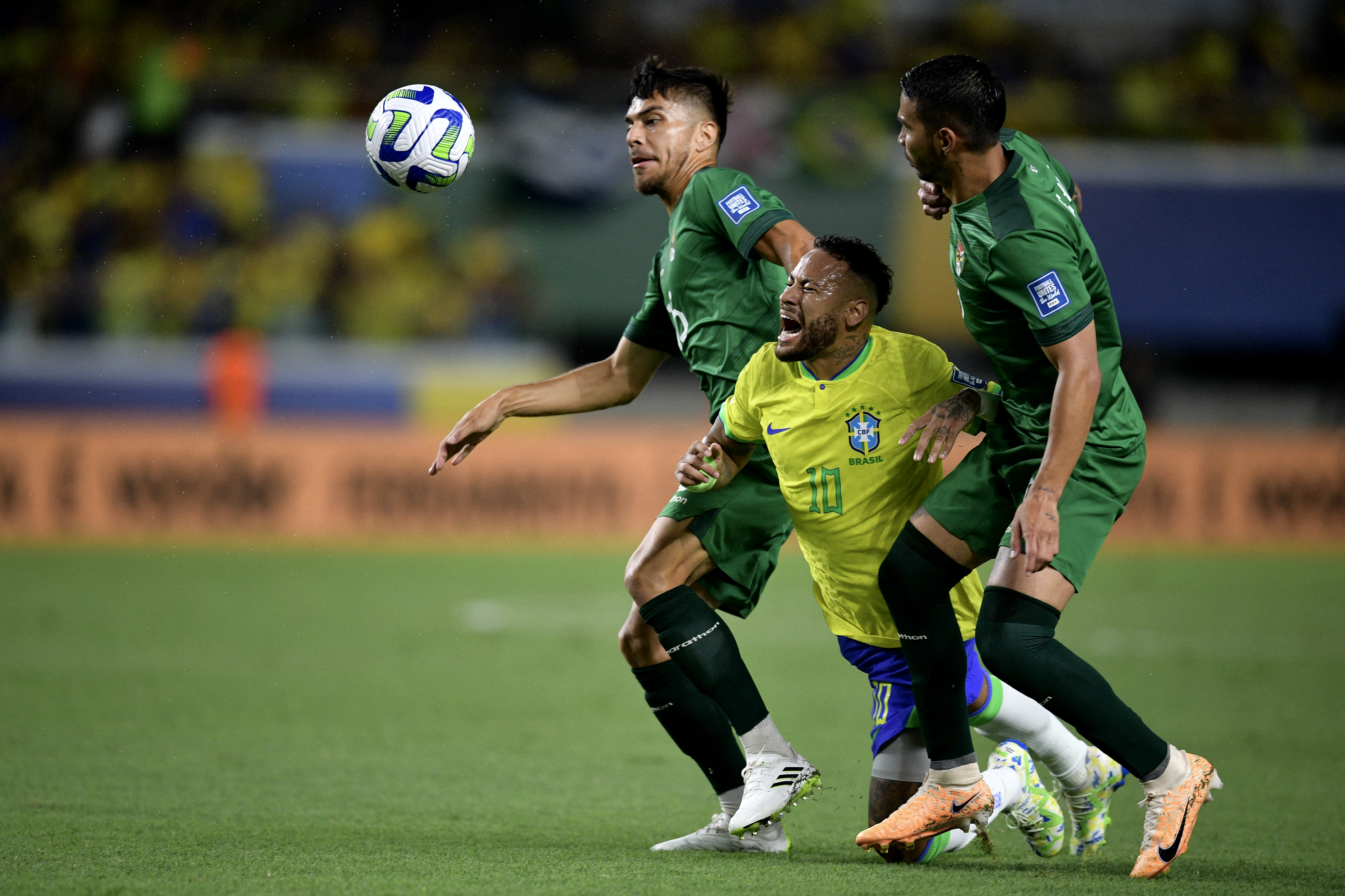 “¿Para qué te traje?” Neymar falló un increíble penalti ante Bolivia: video