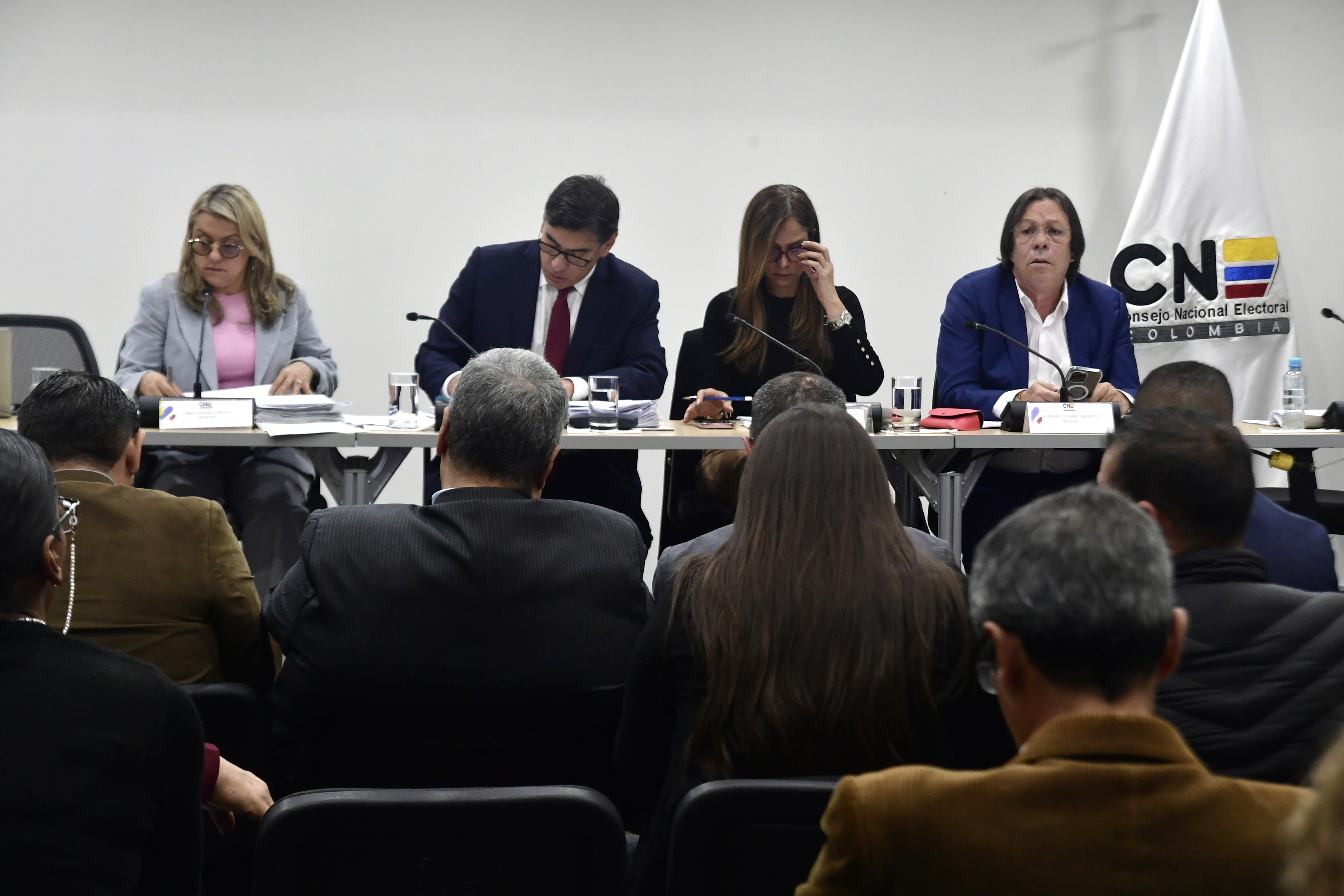 “Qué imparcialidad puede tener”: Iván Cepeda critica investigación del CNE a Petro