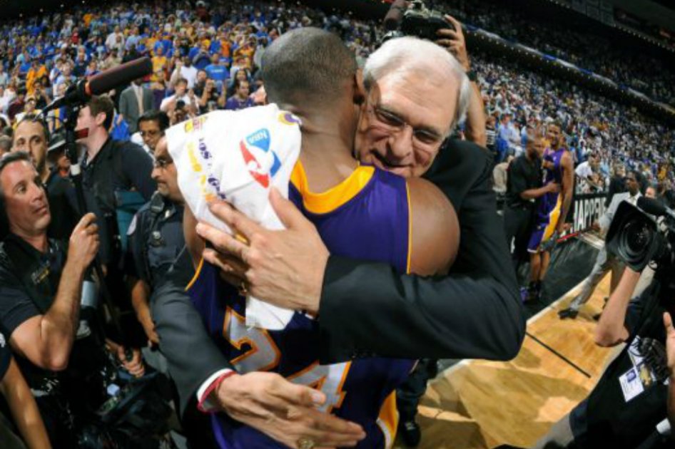 Phil Jackson dice que Kobe Bryant podría quedarse después de 2015-16