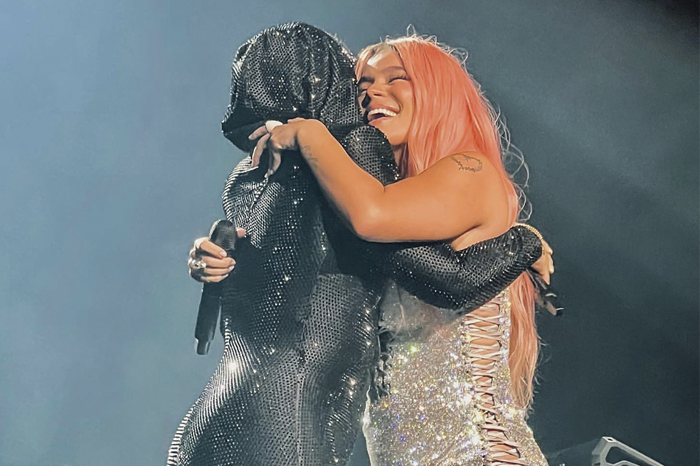 Alicia Keys y Karol G cantaron 'Mañana será bonito' y 'No One' en el concierto de la norteamericana en Bogotá.