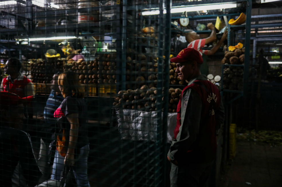Lo que faltaba, los venezolanos se quedan sin luz en pleno Mundial