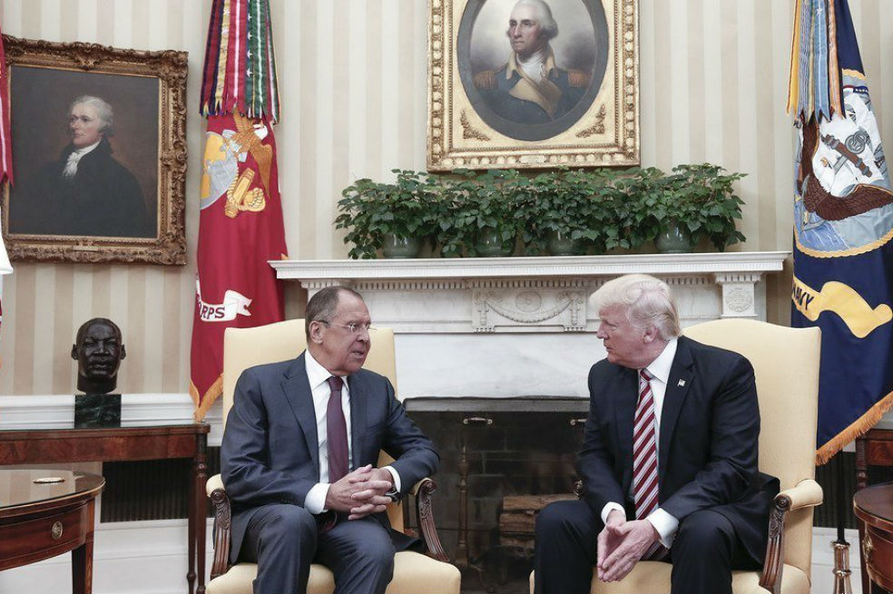 Trump sí le hizo pedidos «ilegales» al exdirector del FBI
