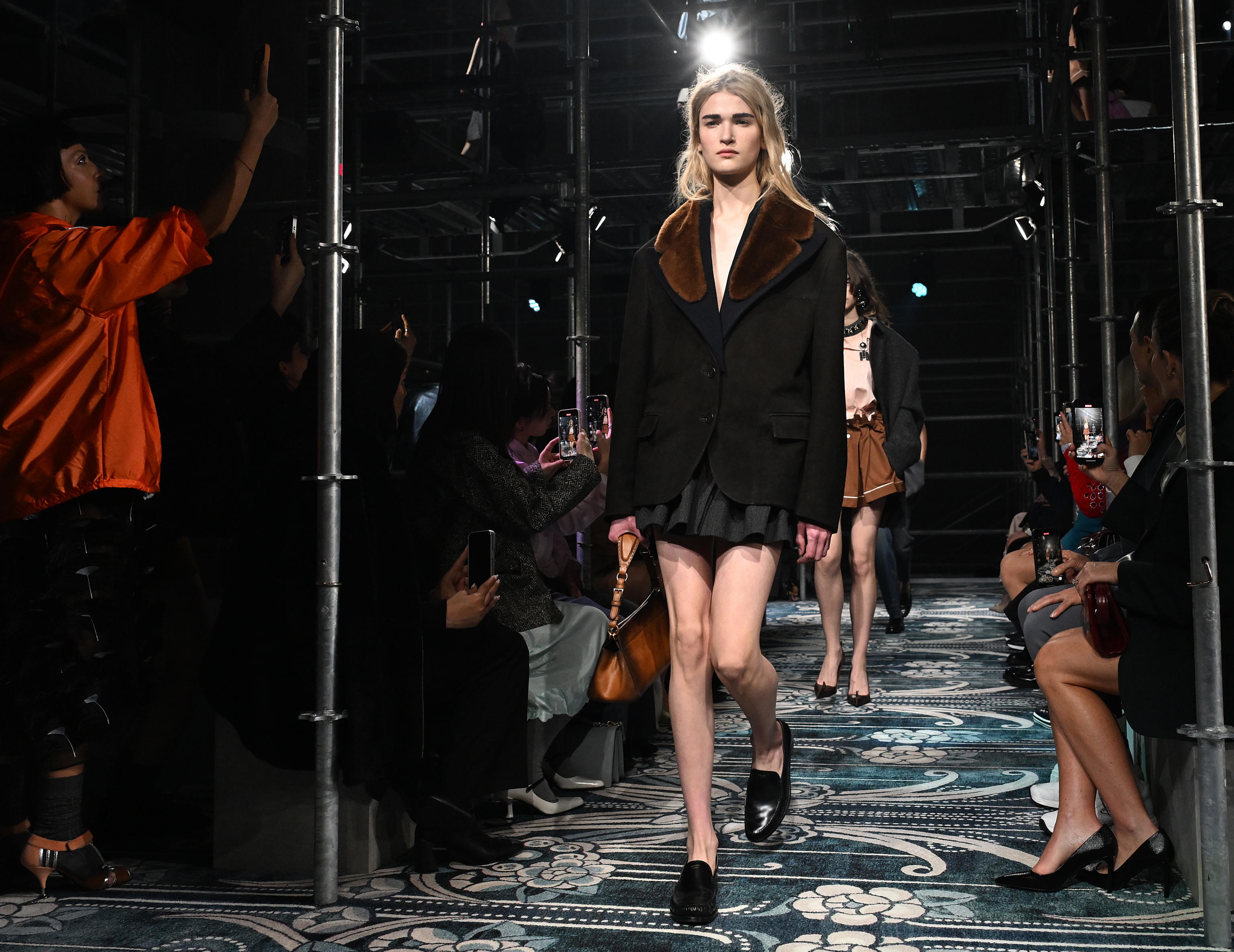 Prada se resiste a la crisis del lujo: ¿cuál fue el beneficio de la marca en 2024?