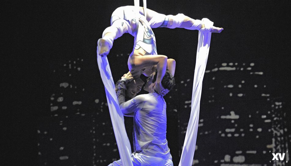 ID – Cirque Éloize: Una dosis de danzas urbanas y música electrónica
