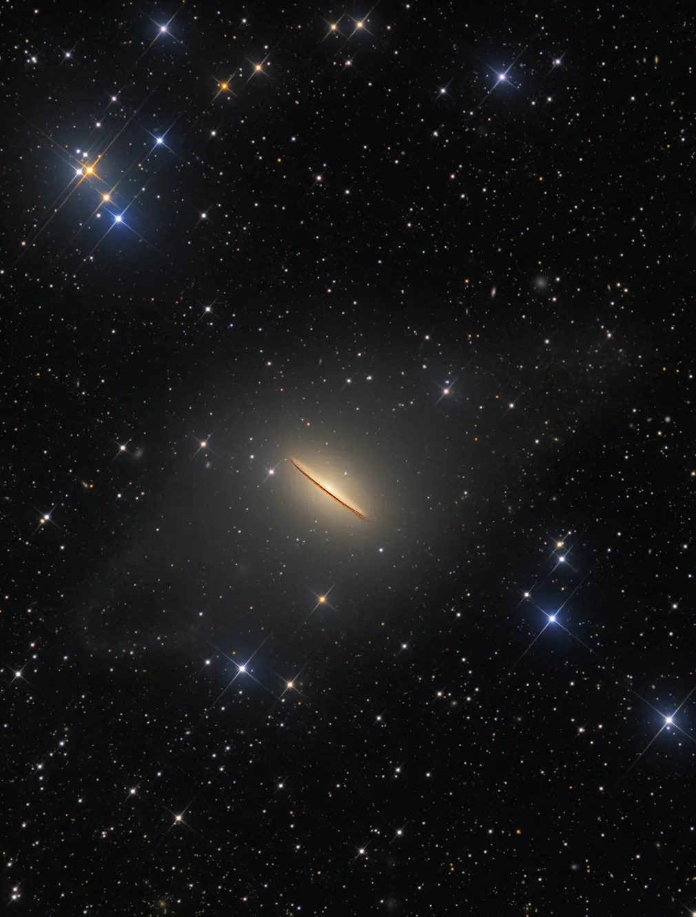 Una toma de las tenues corrientes de estrellas que se crearon cuando una galaxia más pequeña chocó con la Vía Láctea y sus restos comenzaron a orbitar.