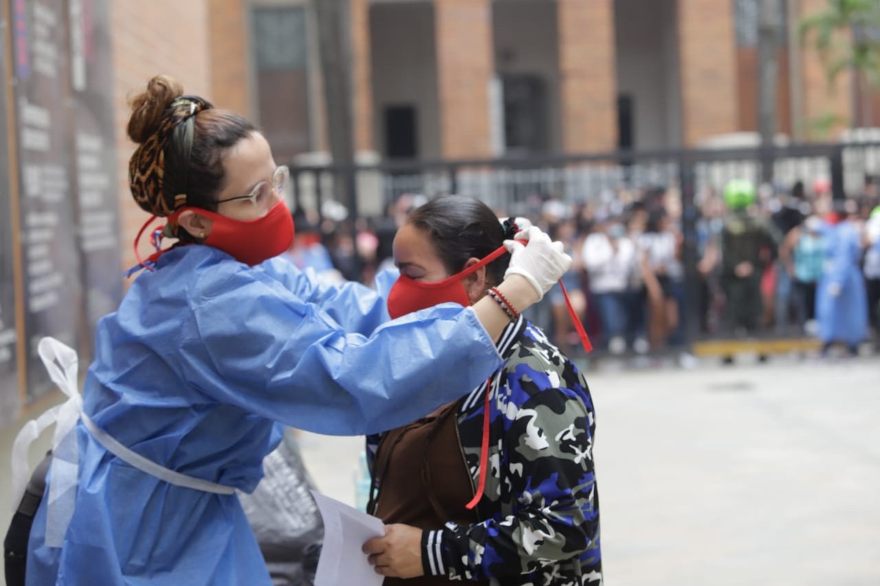 El colectivo “Putamente Poderosas” brinda información y realiza donaciones a la población vulnerable en medio del auge del coronavirus.
 / Sergio González