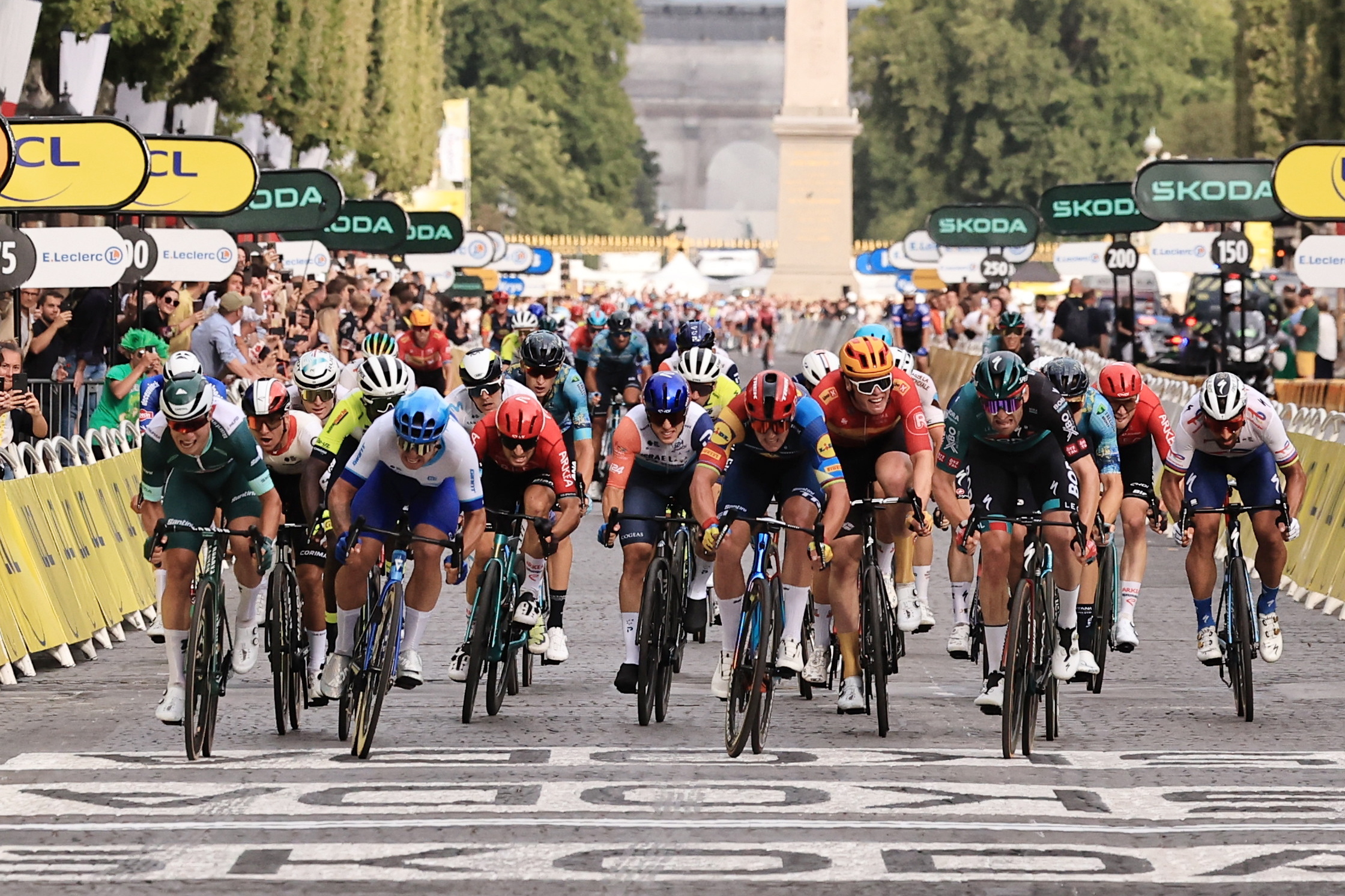 El belga Jordi Meeus sorprende a Philipsen en la última etapa del Tour 2023