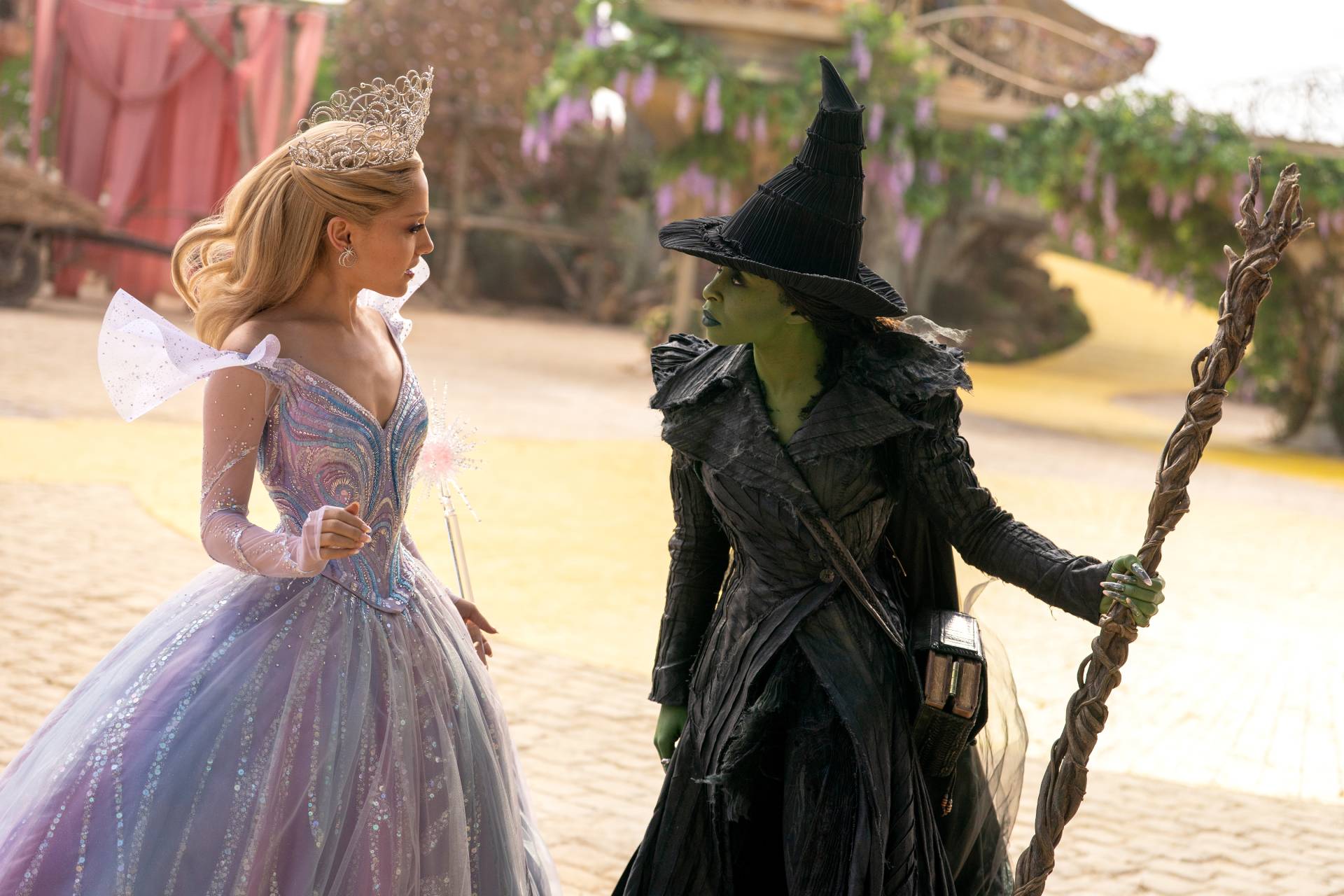 El autor de la novela que inspiró el musical “Wicked” reveló que publicará una precuela sobre Galinda en 2026