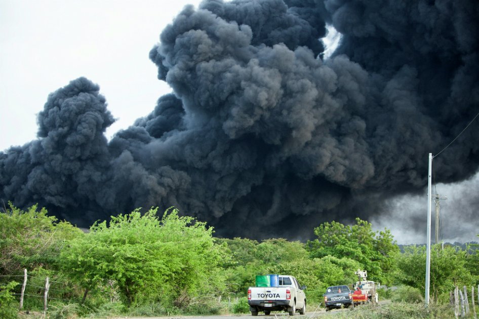 En llamas una planta de almacenamiento de combustible en Nicaragua