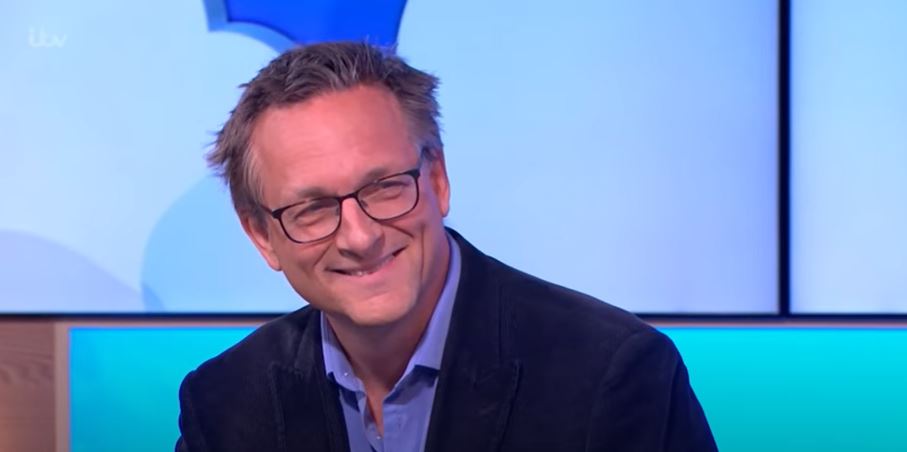 Mosley se dio a conocer en Reino Unido por los consejos alimenticios que daba en televisión. También escribió numerosos libros sobre el régimen mediterráneo o el ayuno intermitente.