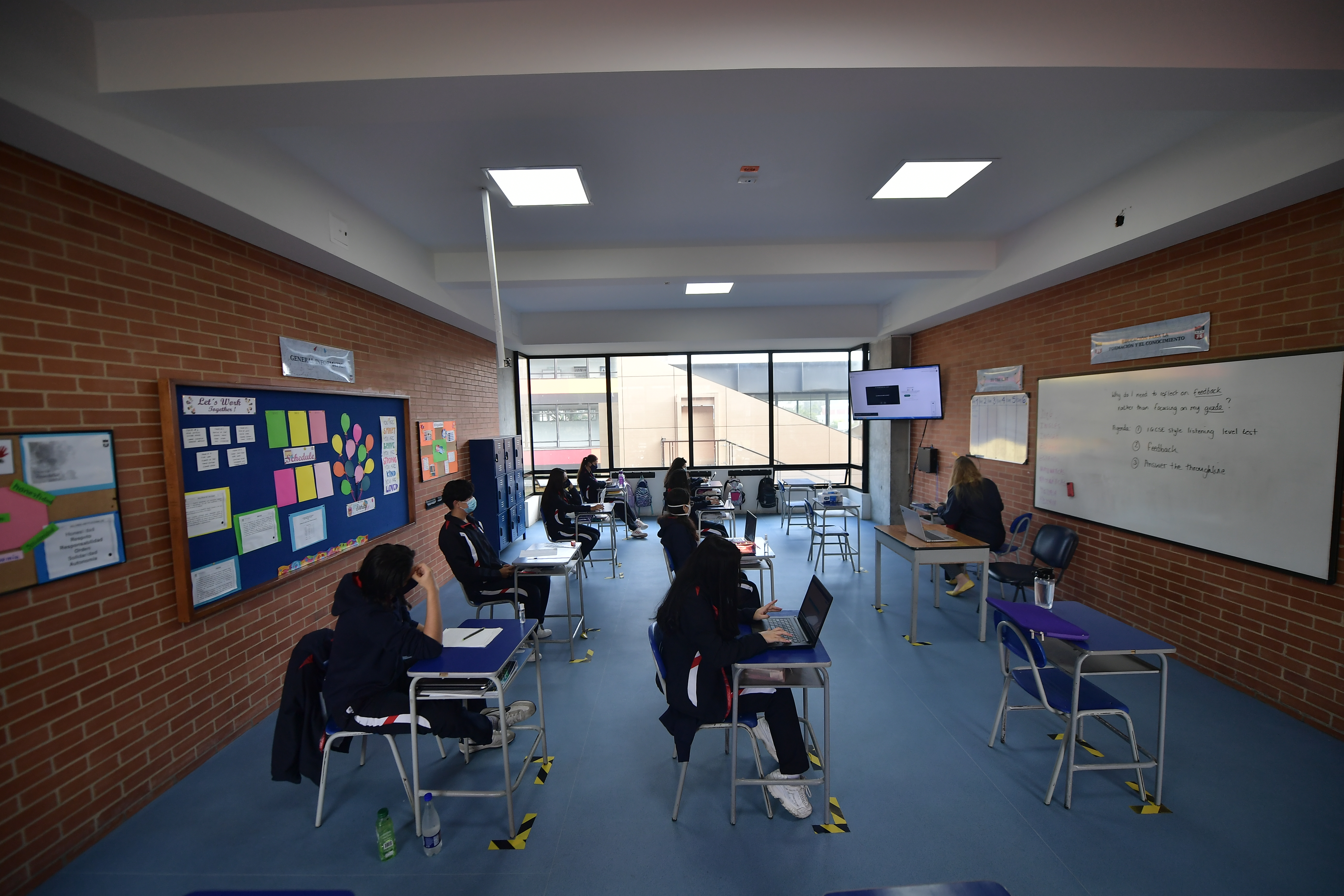 Aspectos de rutas, instalaciones y desinfección de la nueva normalidad y retorno presencial de niños a este colegio ubicado en Bogotá durante la pandemia del Covid - 19