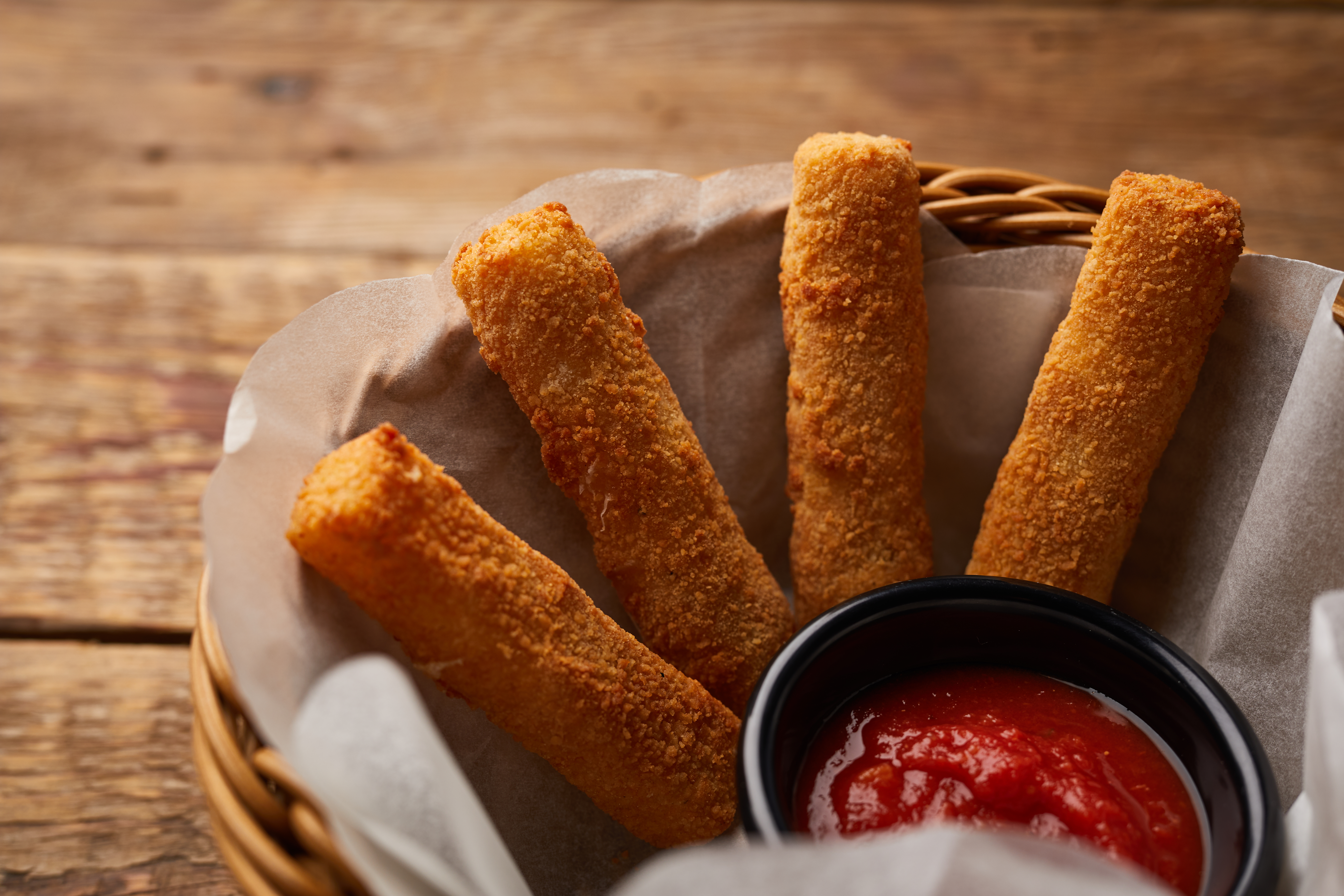 Deditos de queso con salsa de bocadillo