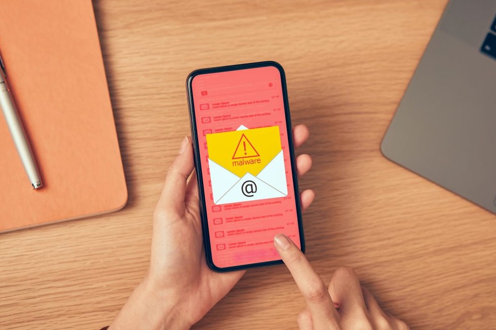 ¿Cómo identificar un correo electrónico falso?