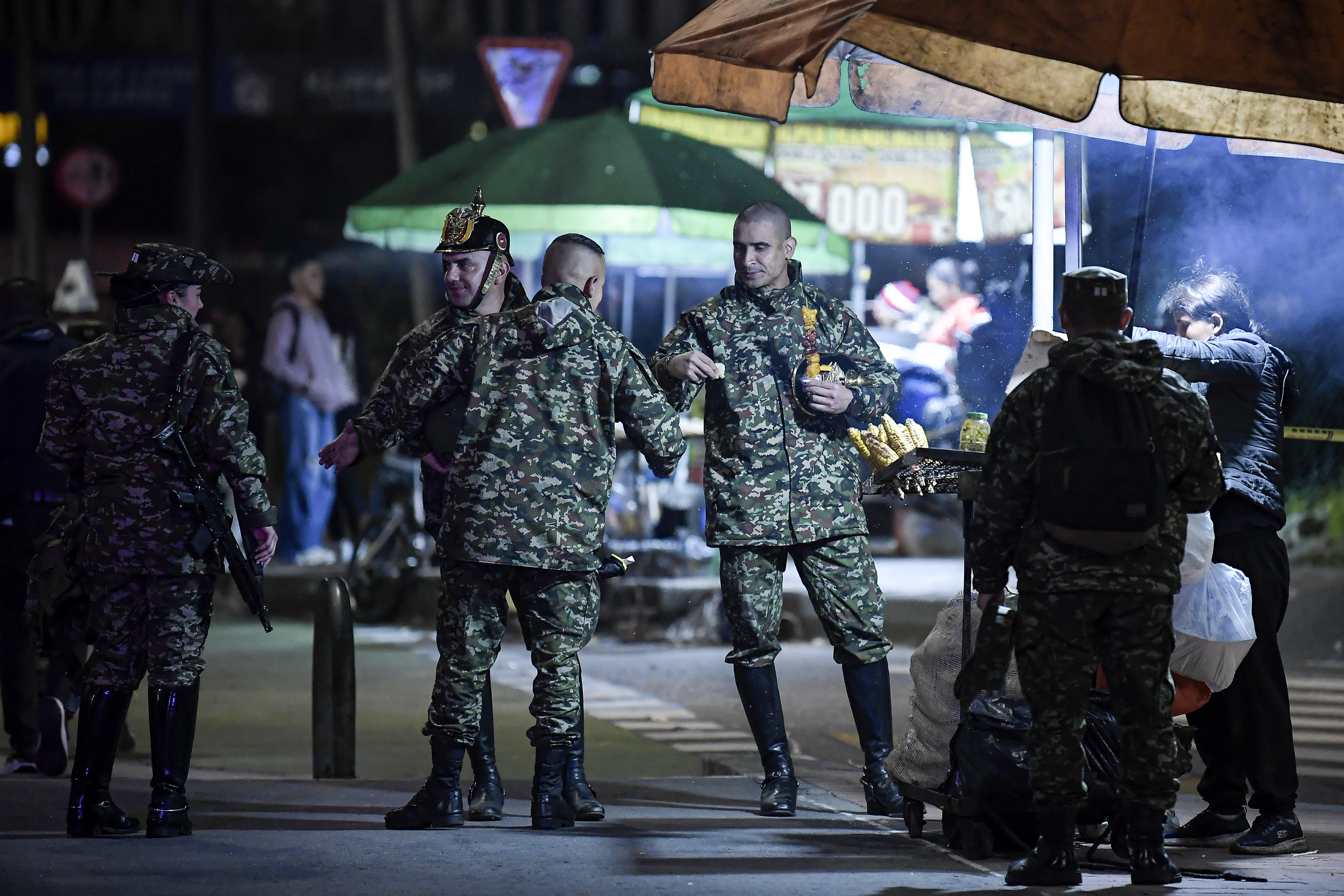 En la noche del jueves y viernes, las Fuerzas Militares y de Policía realizaron los ensayos del tradicional desfile del 20 de julio, con motivo de los 215 años de independencia de Colombia.