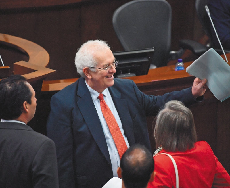 Tributaria: el Congreso le cumplió a Petro, pero negocia fuerte
