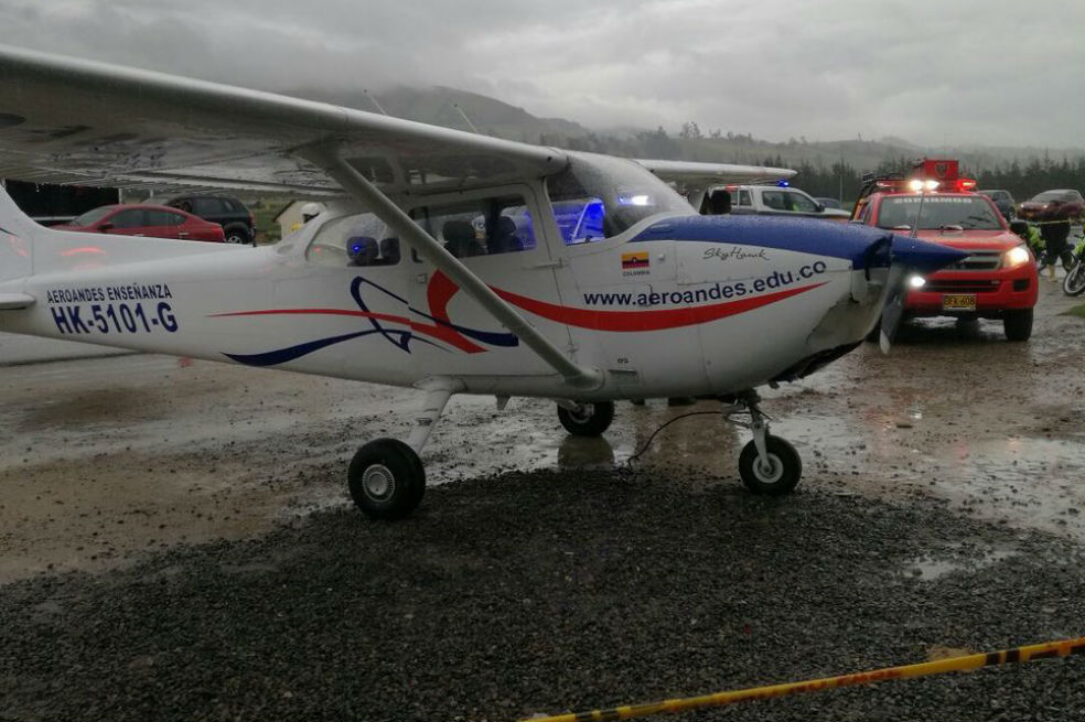 Suspenden licencia de piloto que aterrizó avioneta de emergencia