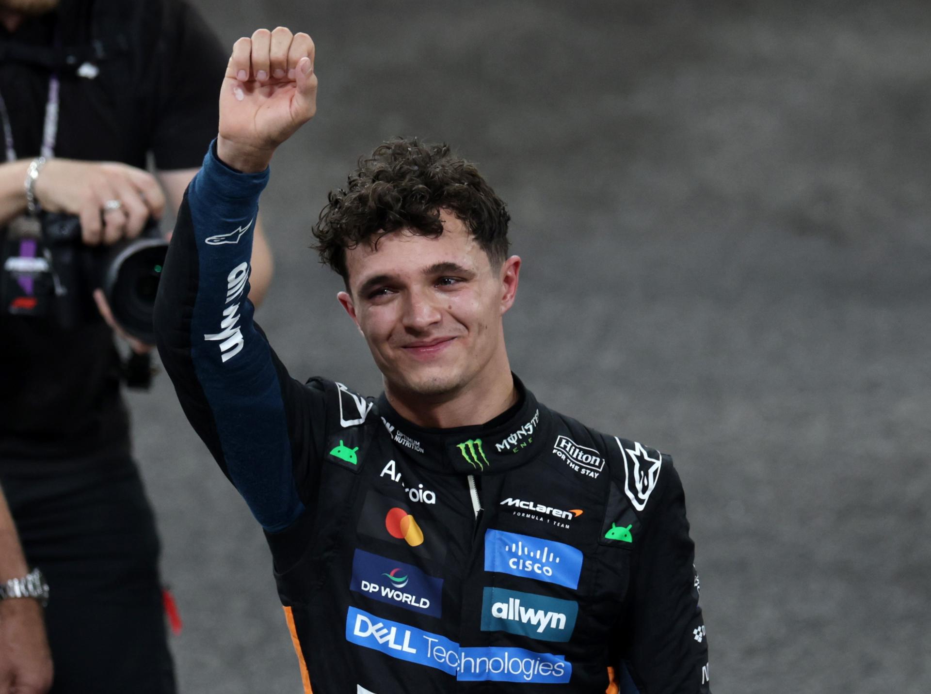ABU DHABI (United Arab Emirates), 07/12/2025.- McLaren driver Lando Norris of Britain celebrates winning the 2025 Formula 1 drivers world championship after the Formula One Abu Dhabi Grand Prix at the Yas Marina Circuit racetrack in Abu Dhabi, United Arab Emirates, 07 December 2025. (Fórmula Uno, Emiratos Árabes Unidos, Reino Unido) EFE/EPA/ALI HAIDER