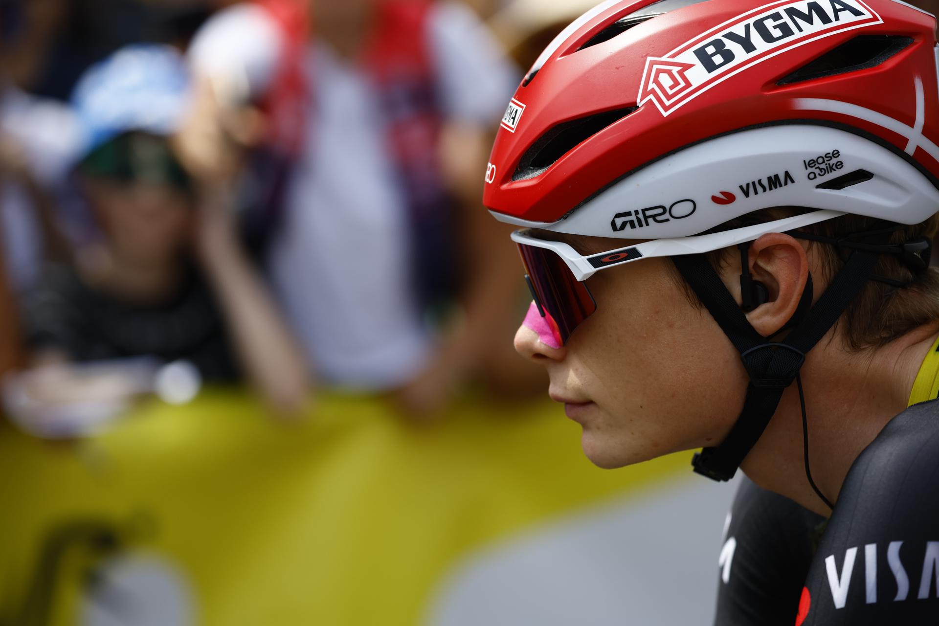 Ennezat (France), 14/07/2025.- Danish rider Jonas Vingegaard of Team Visma-Lease a Bike before the 10th stage of the Tour de France cycling race over 165.3km from Ennezat to Le Mont Dore Puy de Sancy, France, 14 July 2025. (Ciclismo, Francia) EFE/EPA/MARTIN DIVISEK
