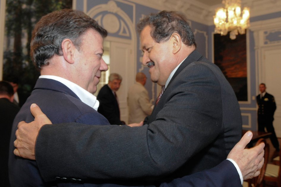 Angelino Garzón calificó a Santos de «valiente» frente a la búsqueda de la paz