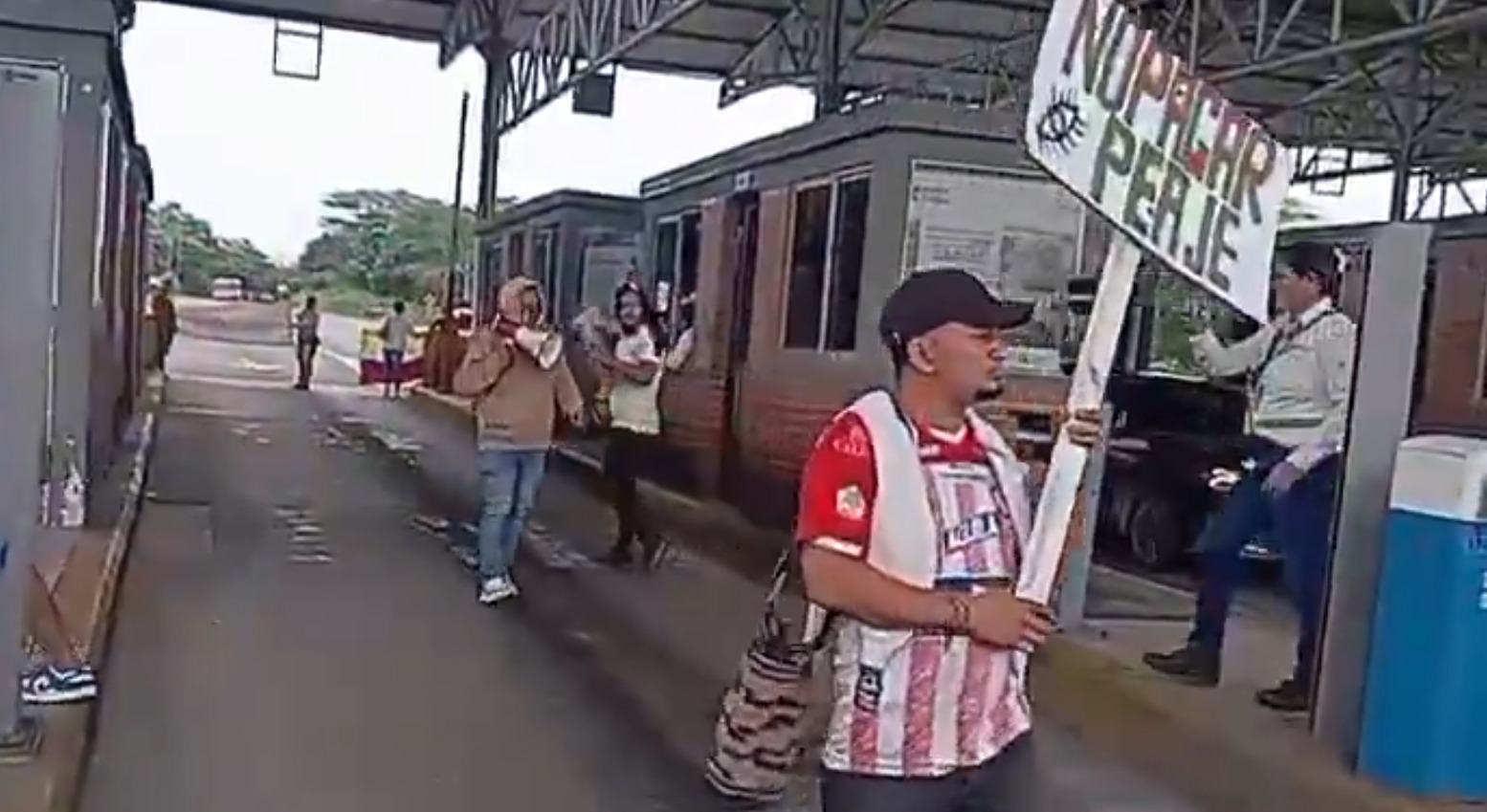 Manifestantes bloquearon peaje en Baranoa, Atlántico; piden su desmonte