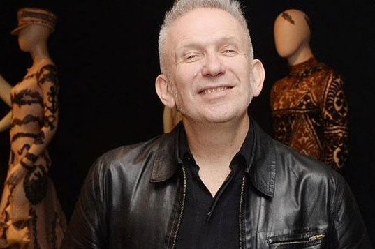 Jean Paul Gaultier celebra la "extravagancia" de David Bowie