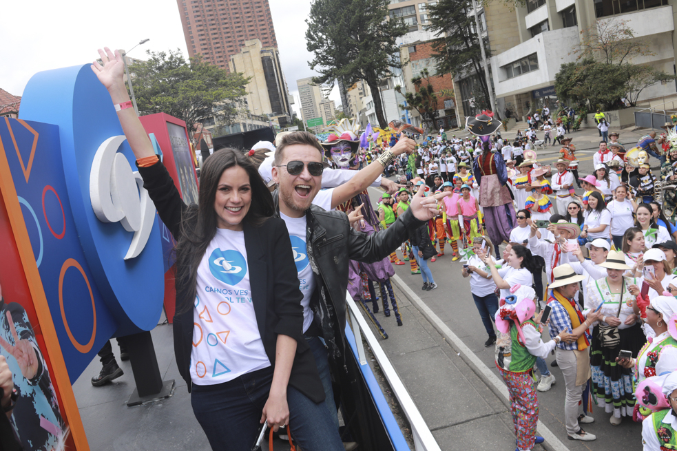 Caminata Por la Solidaridad Carroza caracol
Este Domingo 9 de Octubre el Canal caracol se solidarizó con la caminata por la solidaridad 2022, varios de sus talentos compartieron por varias horas con los transeúntes del recorrido que por tantos años se solidariza con los más necesitados.