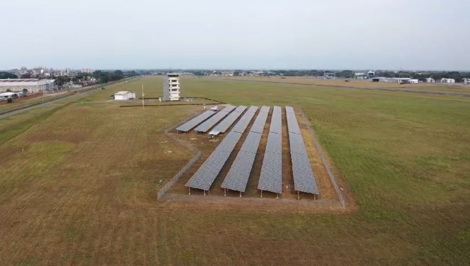 Fuerza Aérea anuncia transformación energética con paneles solares