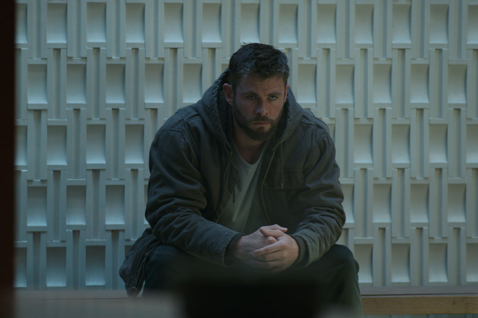 Ya no es invencible ni certero ni soberbio. Sigue siendo un dios, pero uno al que le están permitidos el miedo y la soledad. Que llora y pide auxilio. Que se hace a un lado sin sentir complejos cuando otros son mejores. El nuevo Thor rompe estereotipos y reinventa la masculinidad del héroe.
