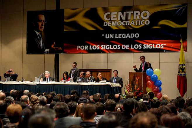 ¿Crisis o exceso de liderazgos?: la baraja de precandidatos presidenciales del uribismo