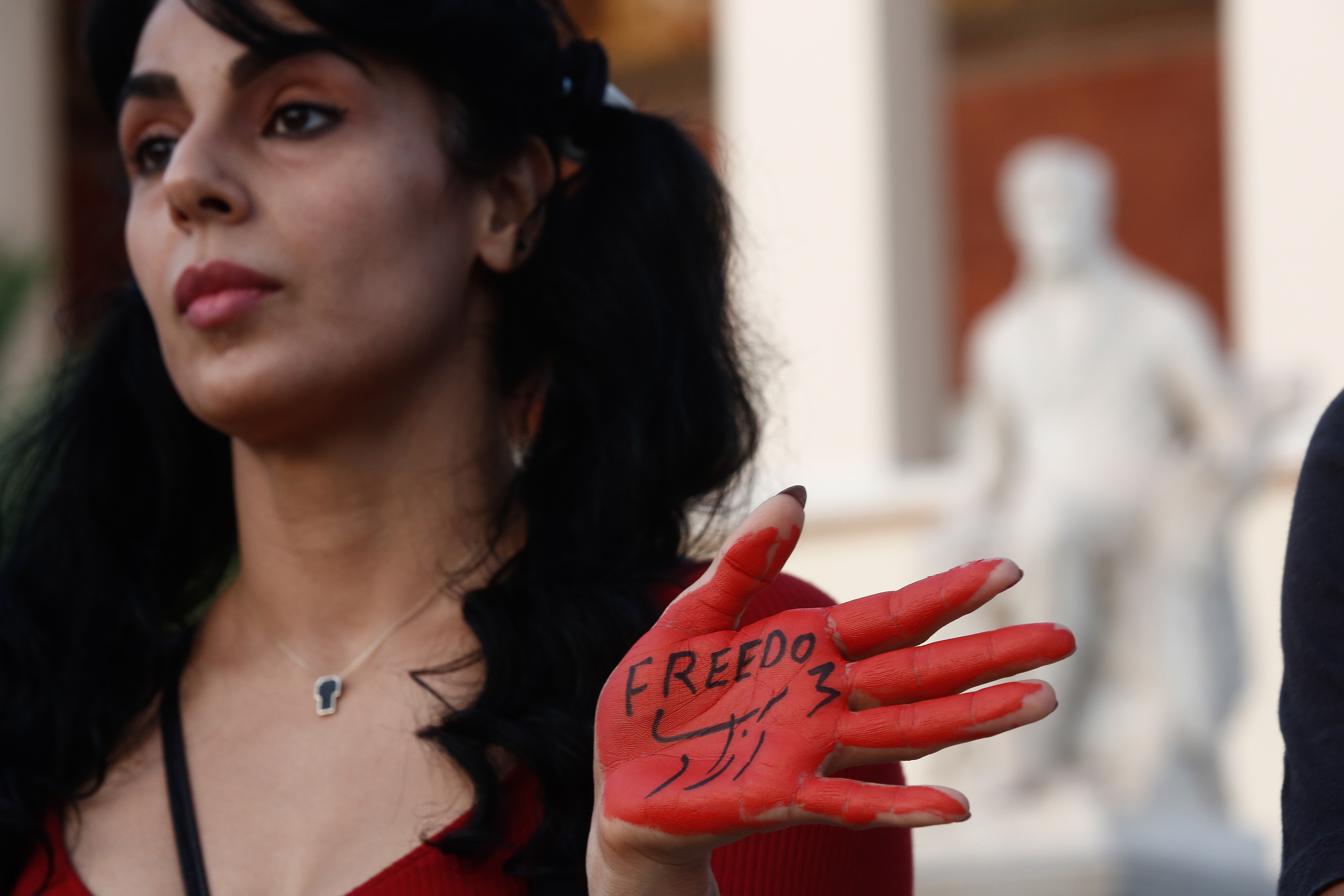 Armita, la iraní que murió tras presunta golpiza por no usar el hijab