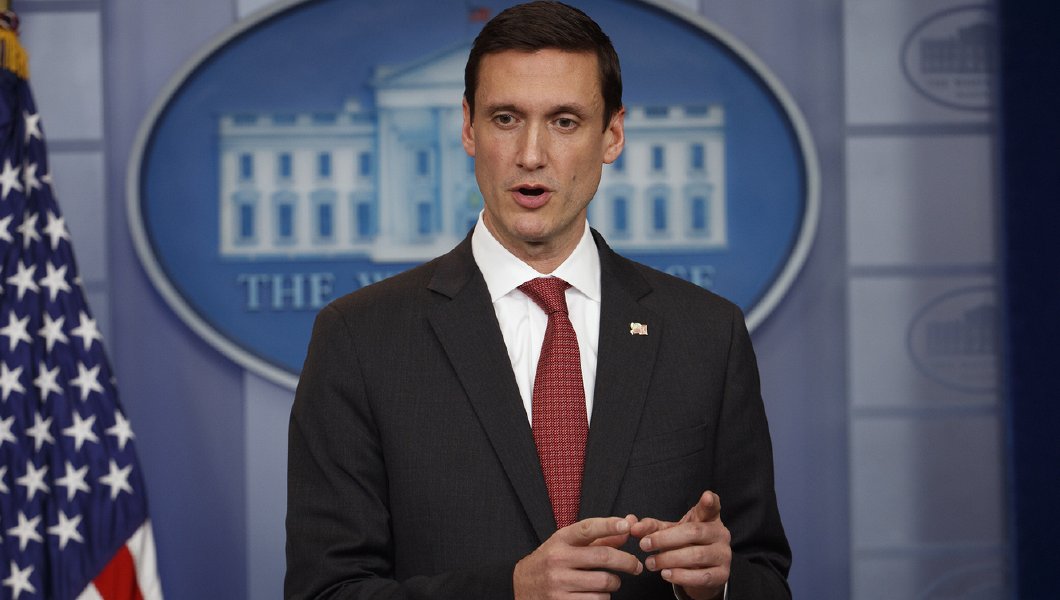 Asesor de seguridad interior de Trump presentó su renuncia