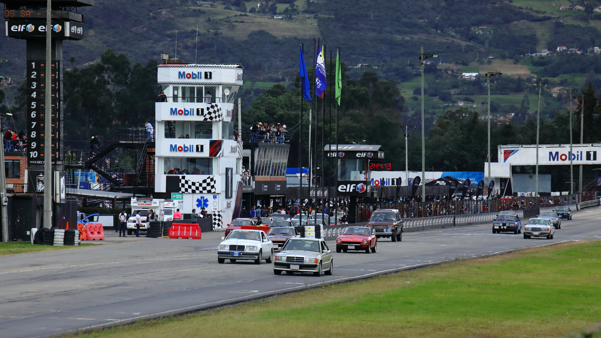 Los autos clásicos volvieron a tomarse el Autódromo de Tocancipá