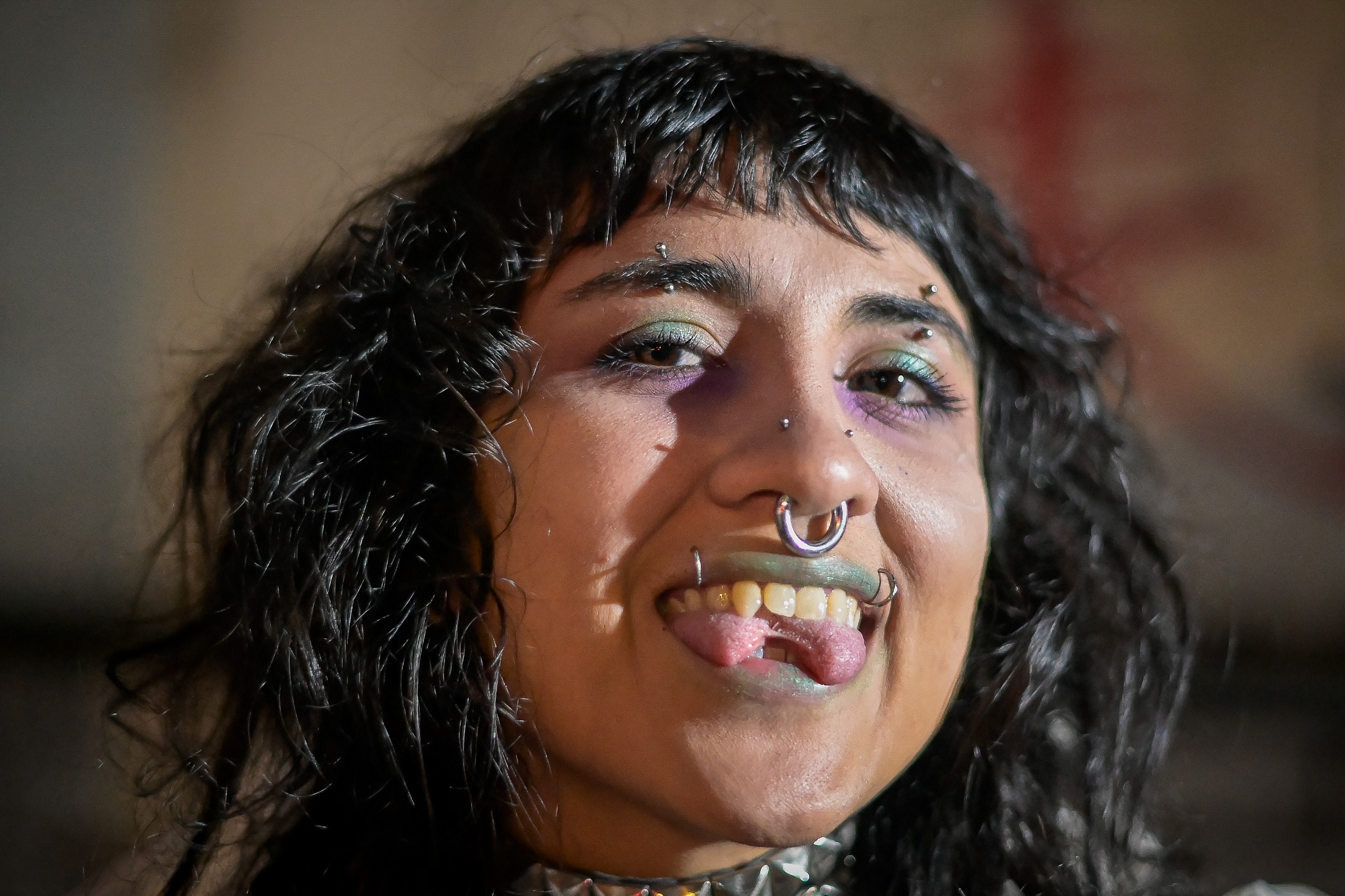 Laura Peña, o Rosada, es la dupla de Alejandra en los shows de play piercing. Se ha suspendido, al menos, ocho veces.